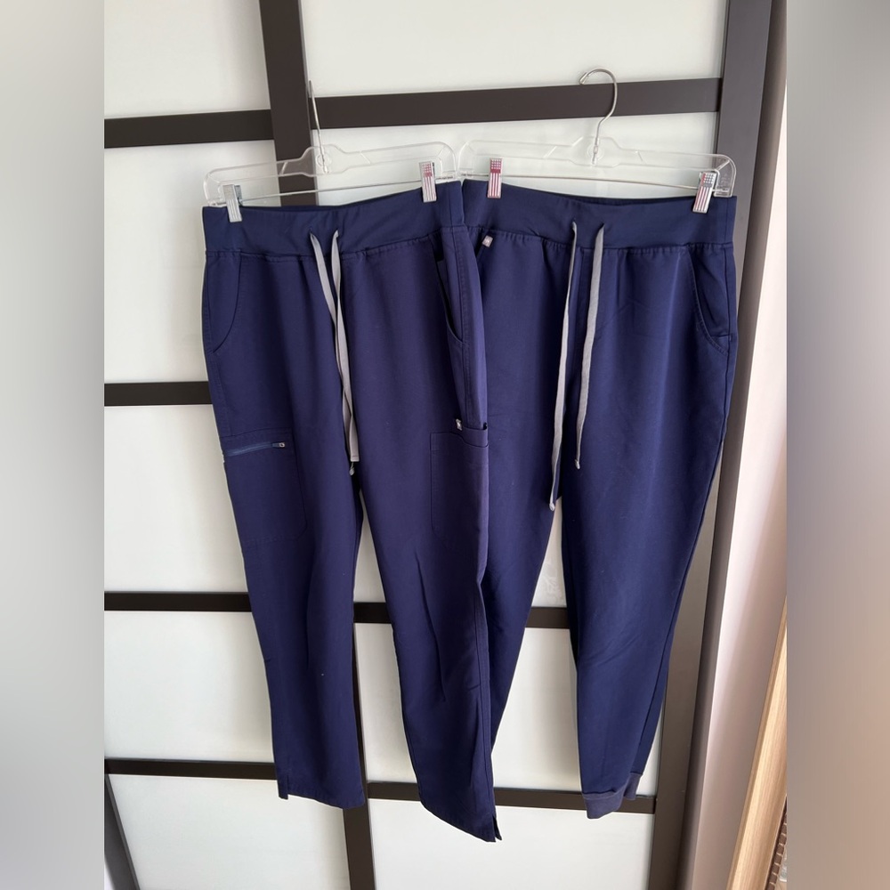 FIGS Navy High-waisted Scrub Bottom size M yola skinny